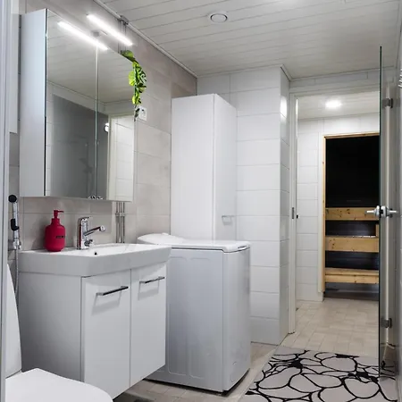 Rauhallinen Huoneisto, Pysaekoeinti, Sauna, Oma Piha Διαμέρισμα