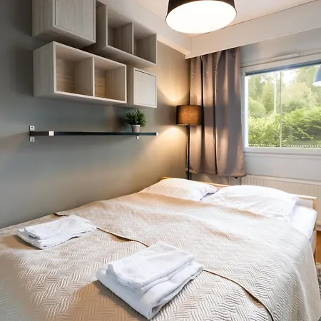 Rauhallinen Huoneisto, Pysaekoeinti, Sauna, Oma Piha *