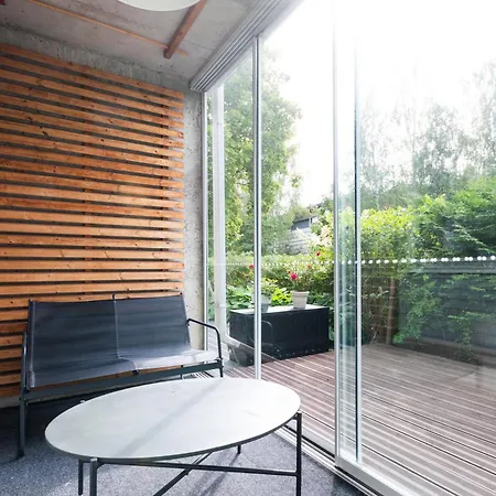 Rauhallinen Huoneisto, Pysaekoeinti, Sauna, Oma Piha 아파트 *